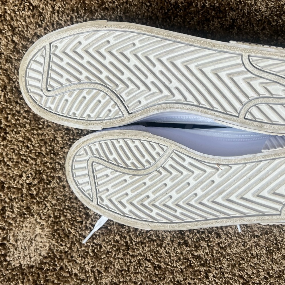White Nike women’s  Sneakers - Picture 7 of 7